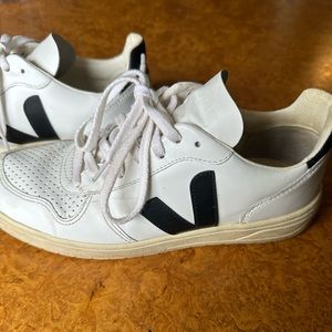 Veja V10 Women’s Sneakers Black